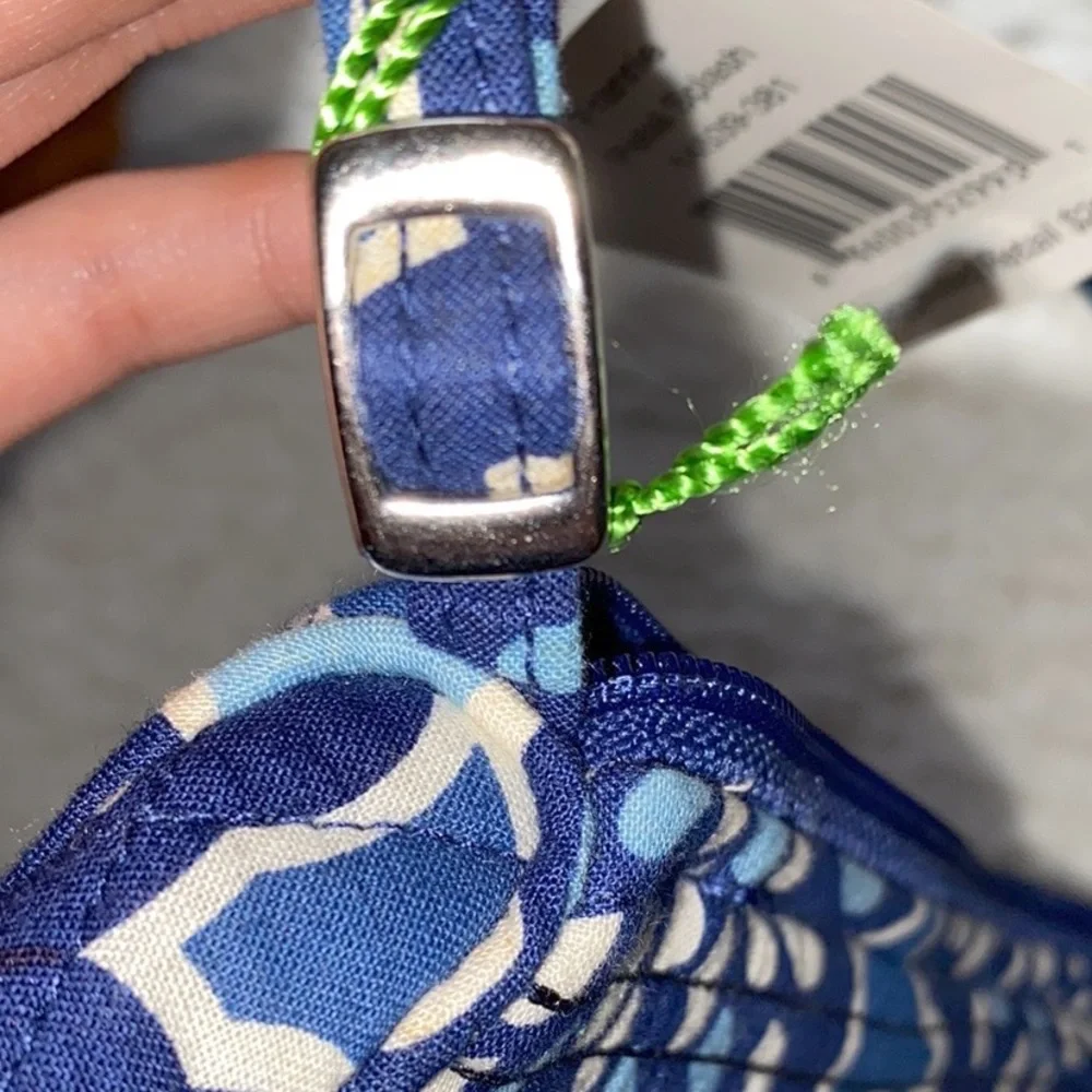 BNWT Vera Bradley Quilted Blue and White Floral Adjustable Crossbody Bag - Picture 4 of 6